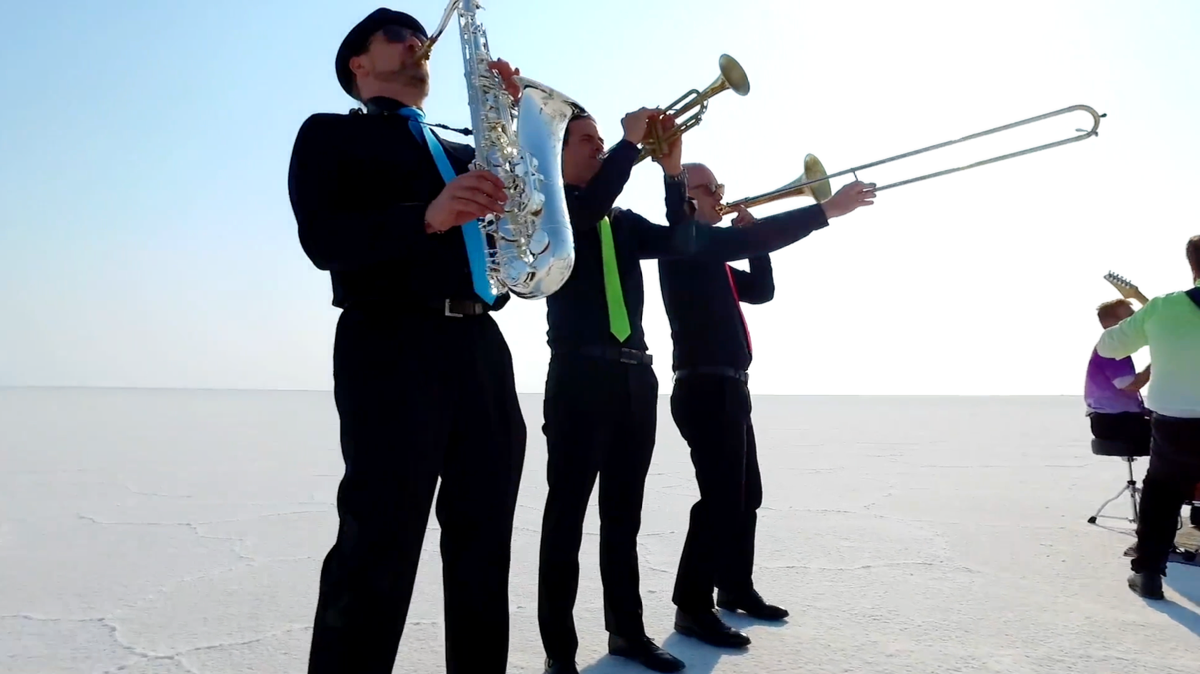 Elite Party Bands with Horn Sections: How Live Instrumentation Transforms High-End Events