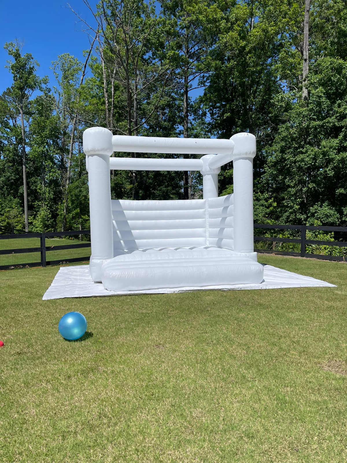 Celebrate in Style: How Bounce Houses are Elevating Weddings and Graduation Photos This Season