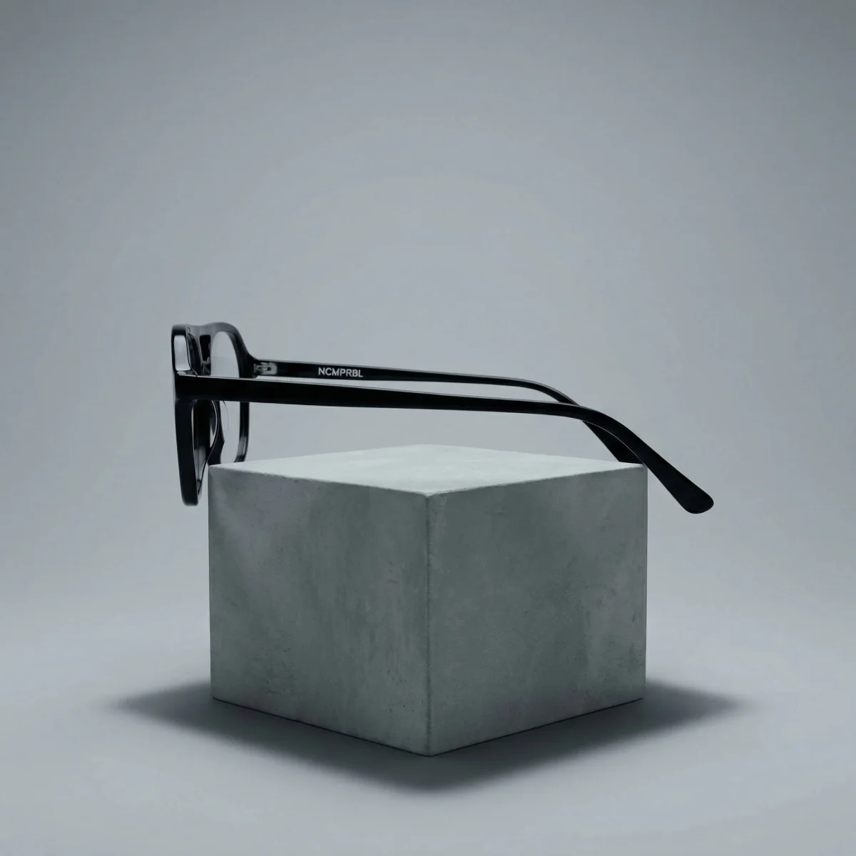 Minimalist Eyewear: The Timeless Choice for Modern Sophistication