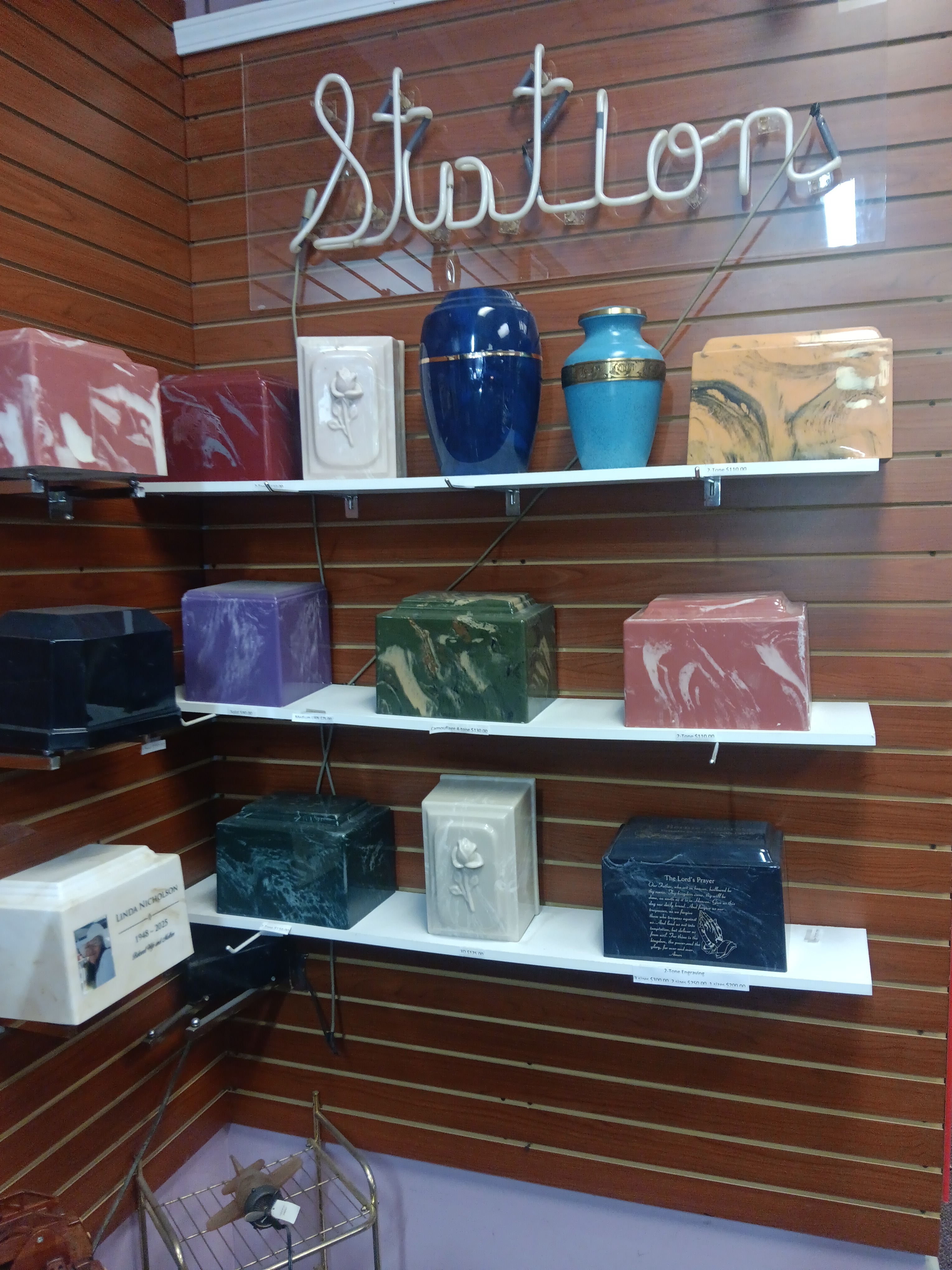 Urns.r.us LLC