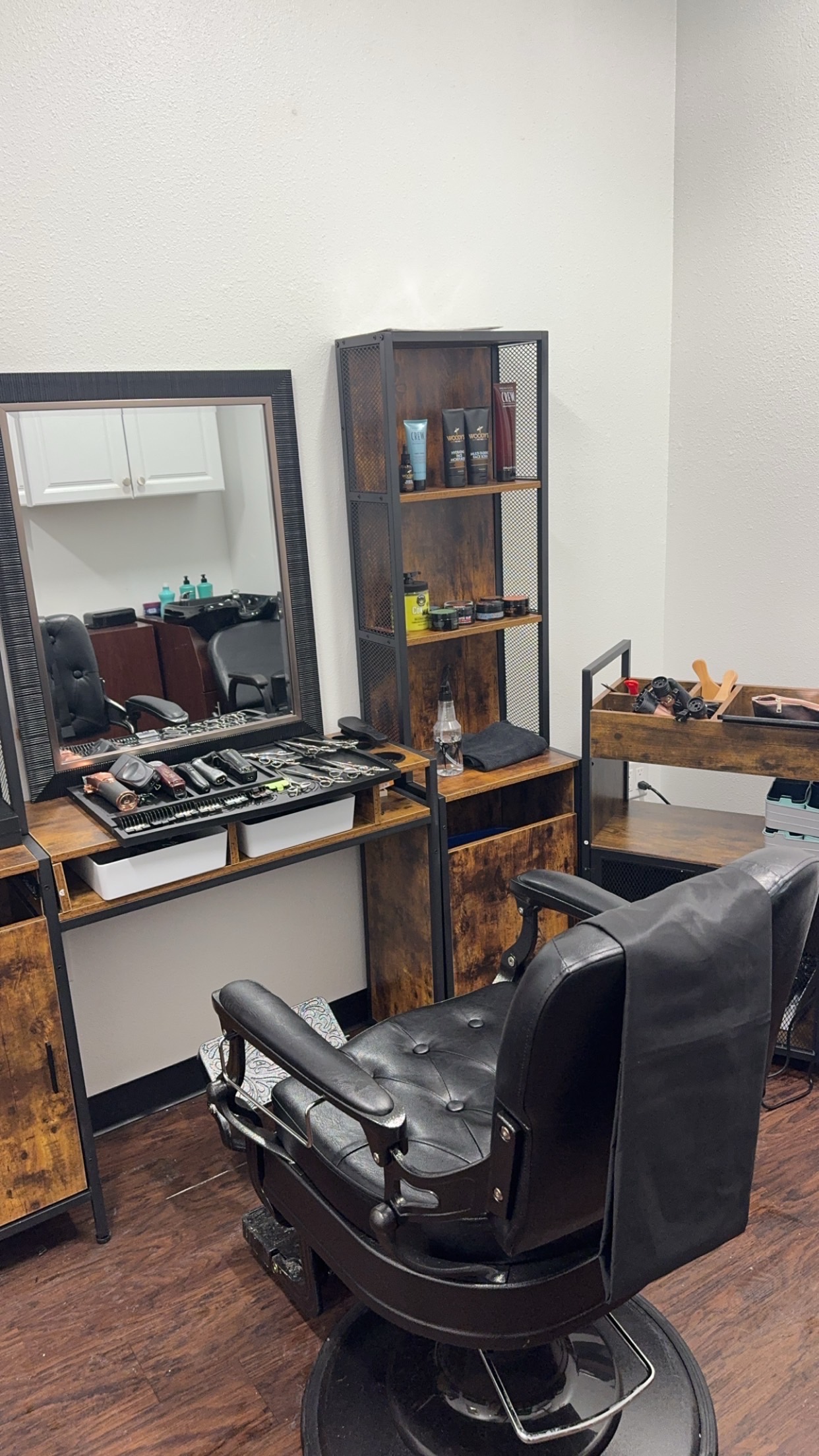 The Mane And Shear Lounge