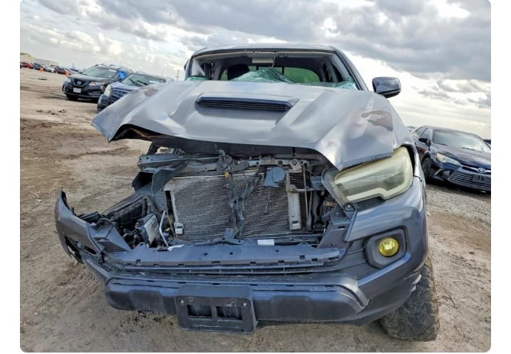 Toyota Tacoma 2.7 2018 para partes Frente