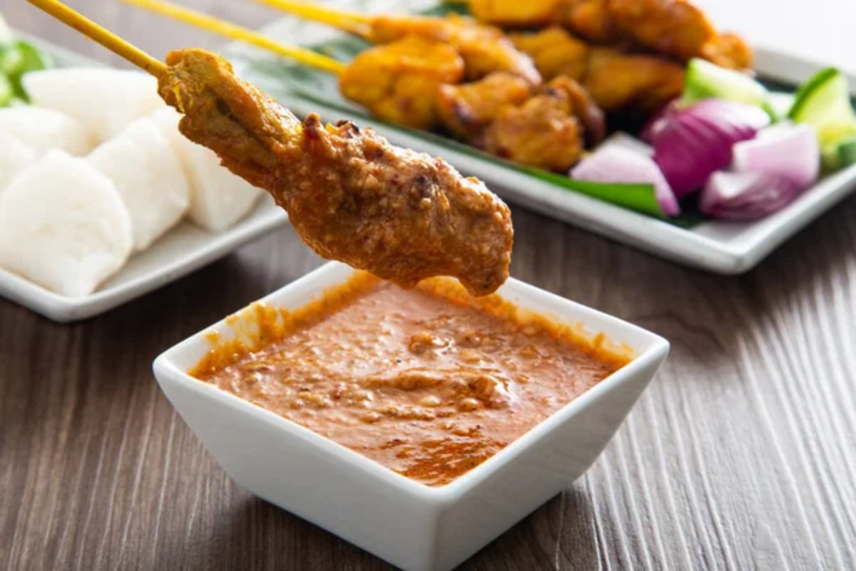 Satay (Fıstık Soslu Tavuk Şiş)