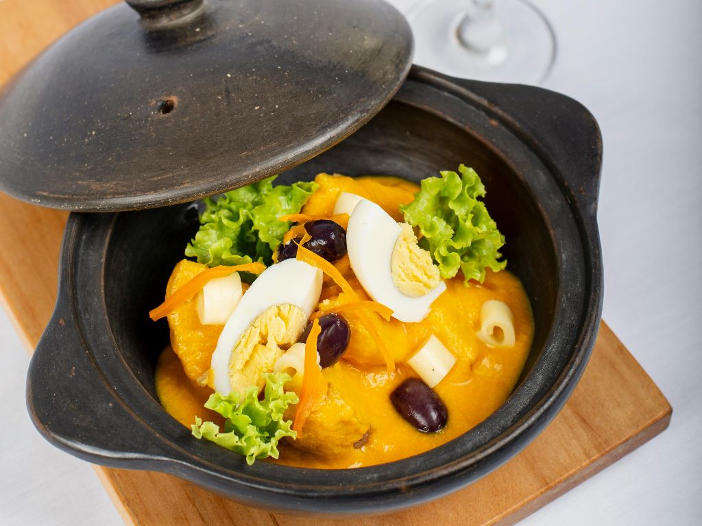 Aji de Gallina (Peru Kremalı Tavuk)