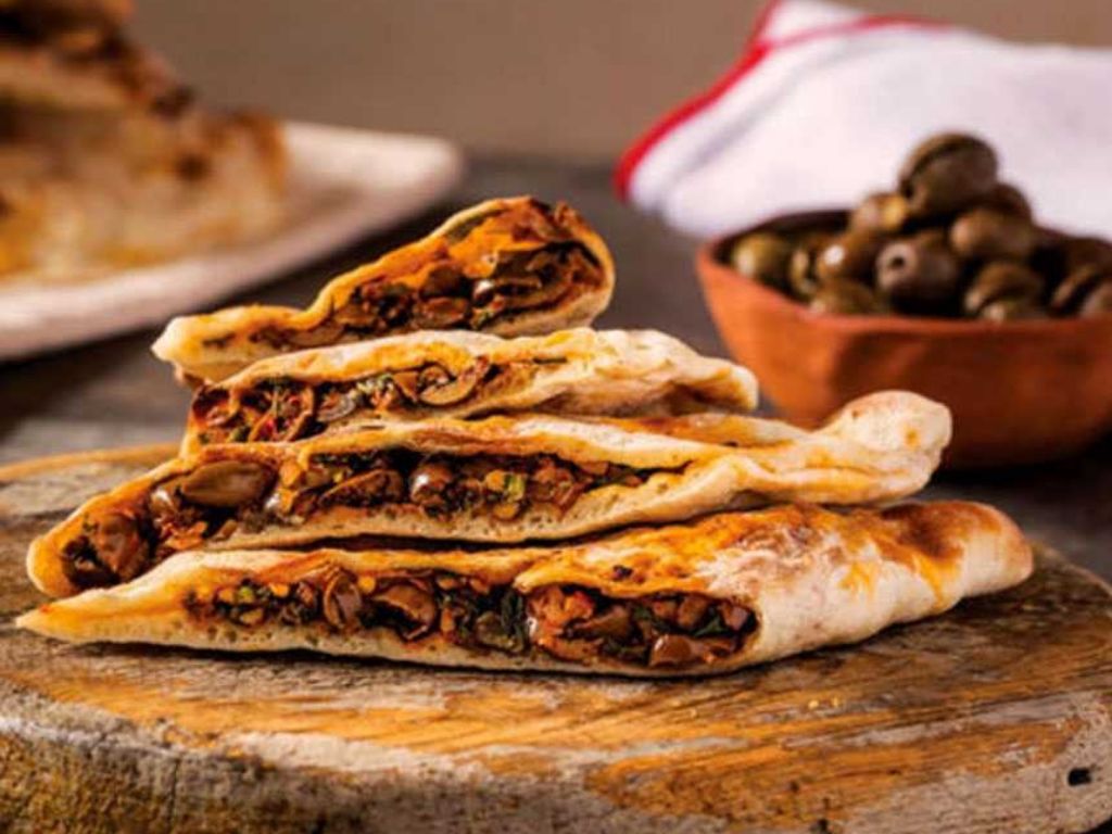 Akhisar Zeytinli Pide