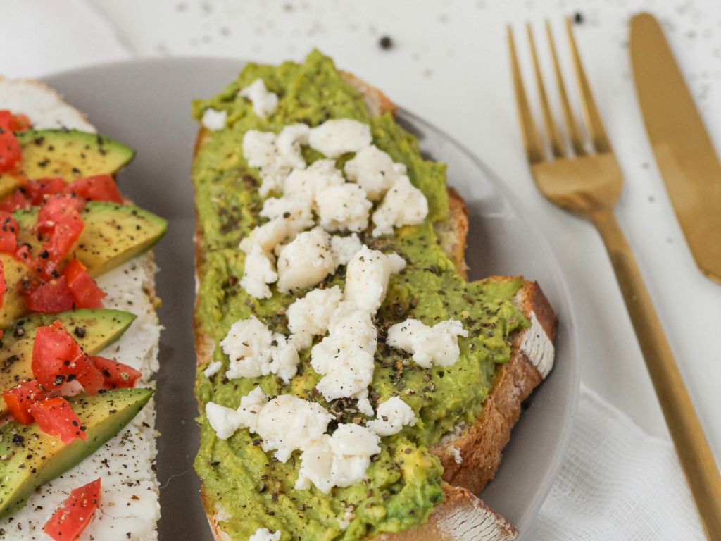 Avokadolu Bruschetta