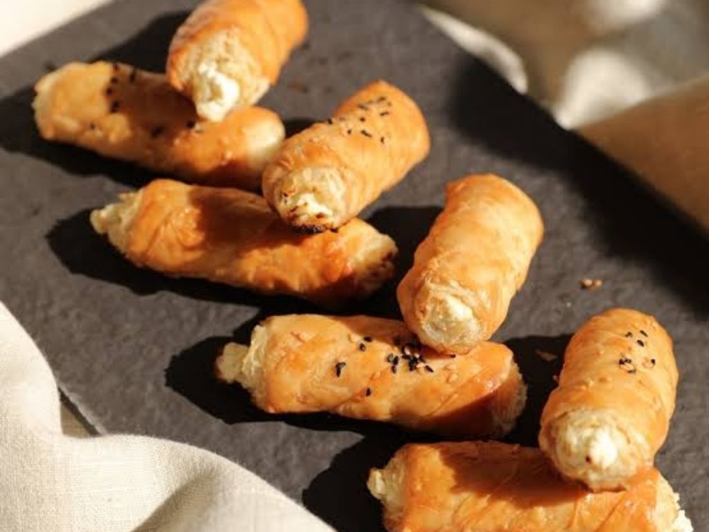 Ezine Peynirli Börek