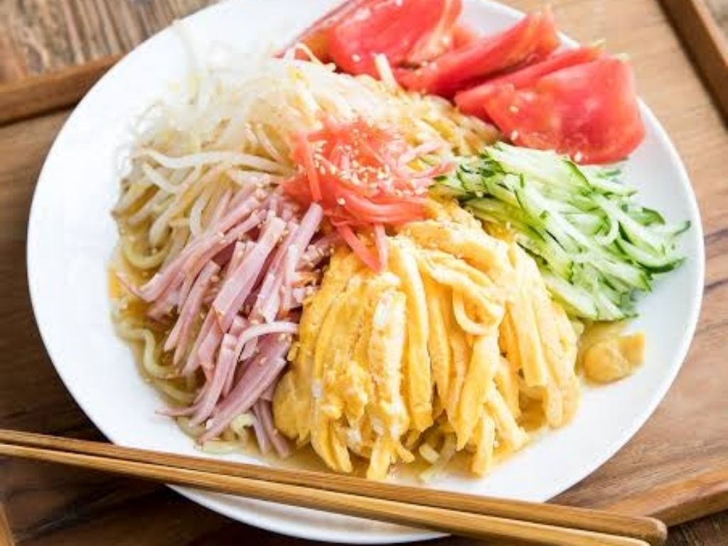 Hiyashi Chuka (Soğuk Noodle Salatası)