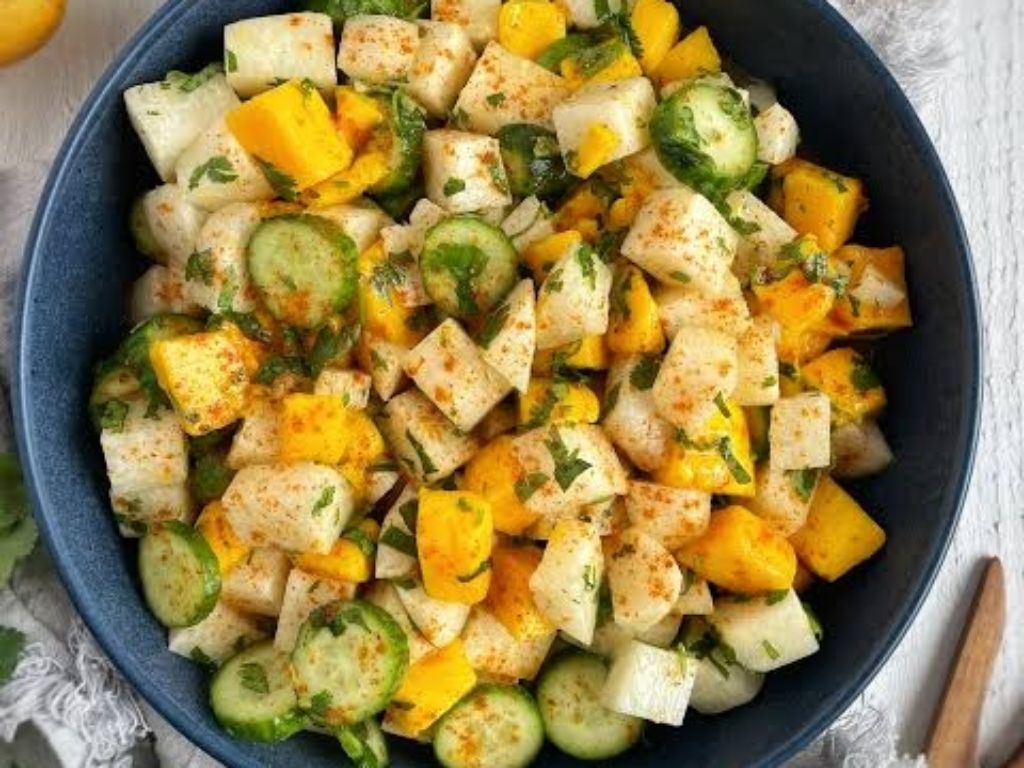 Jicama-Mango Salatası