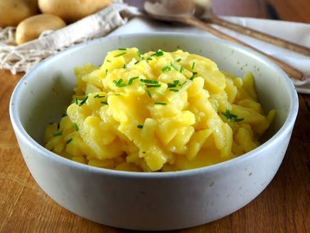 Kartoffelsalat (Alman Patates Salatası)