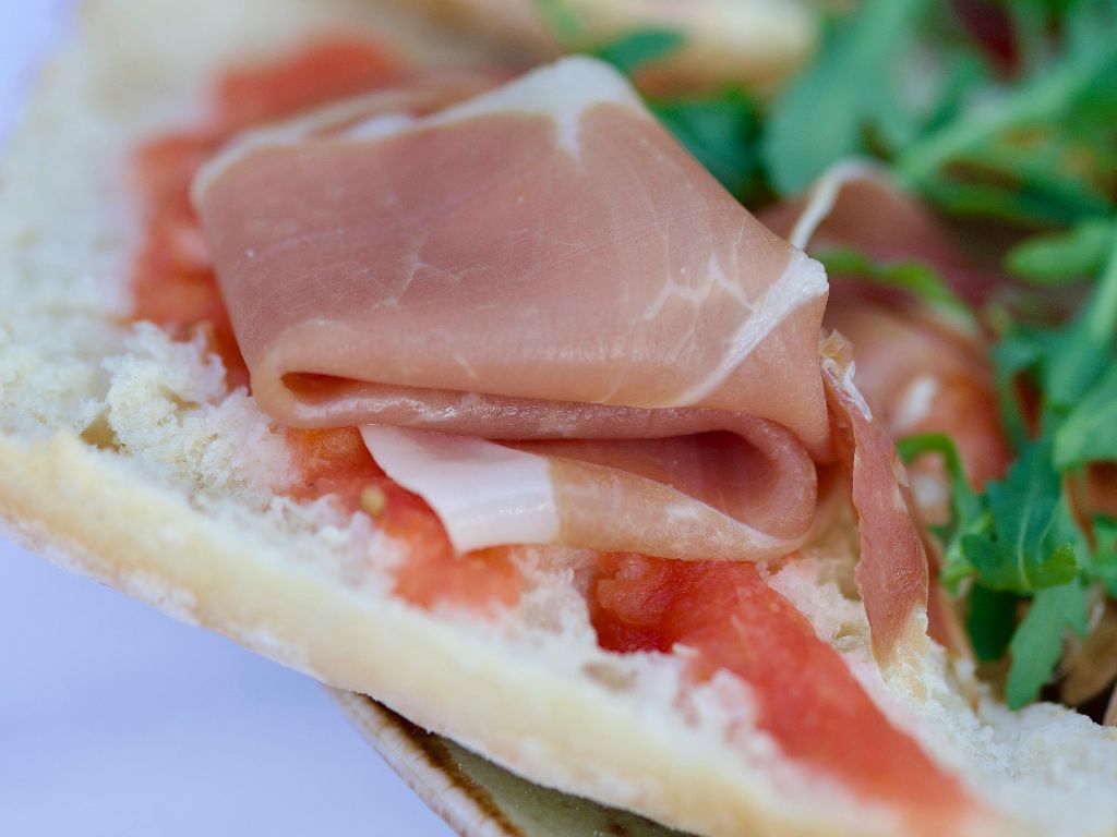 Pan con Tomate