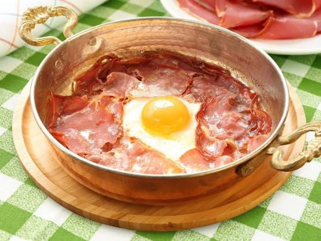 Pastırmalı Yumurta