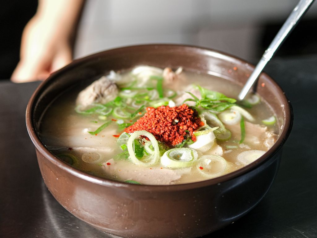Tteokguk (Pirinç Keki Çorbası)
