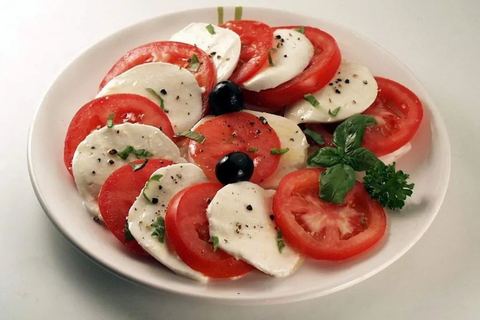 Caprese Salatası