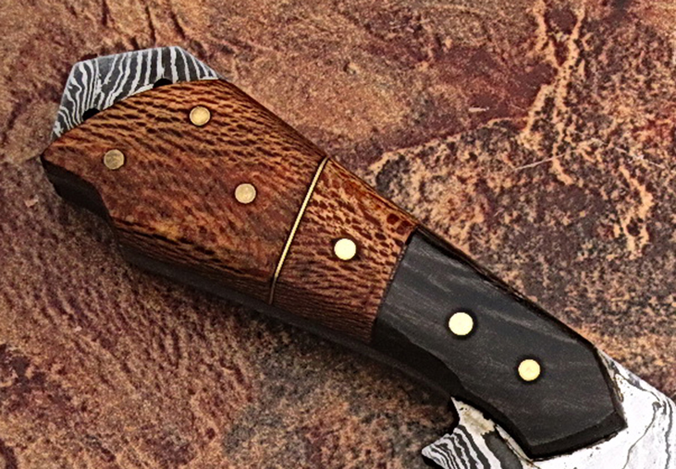 Damascus steel hunting, camping & skinner knife with Buffalo Horn and Chinar Wood handle