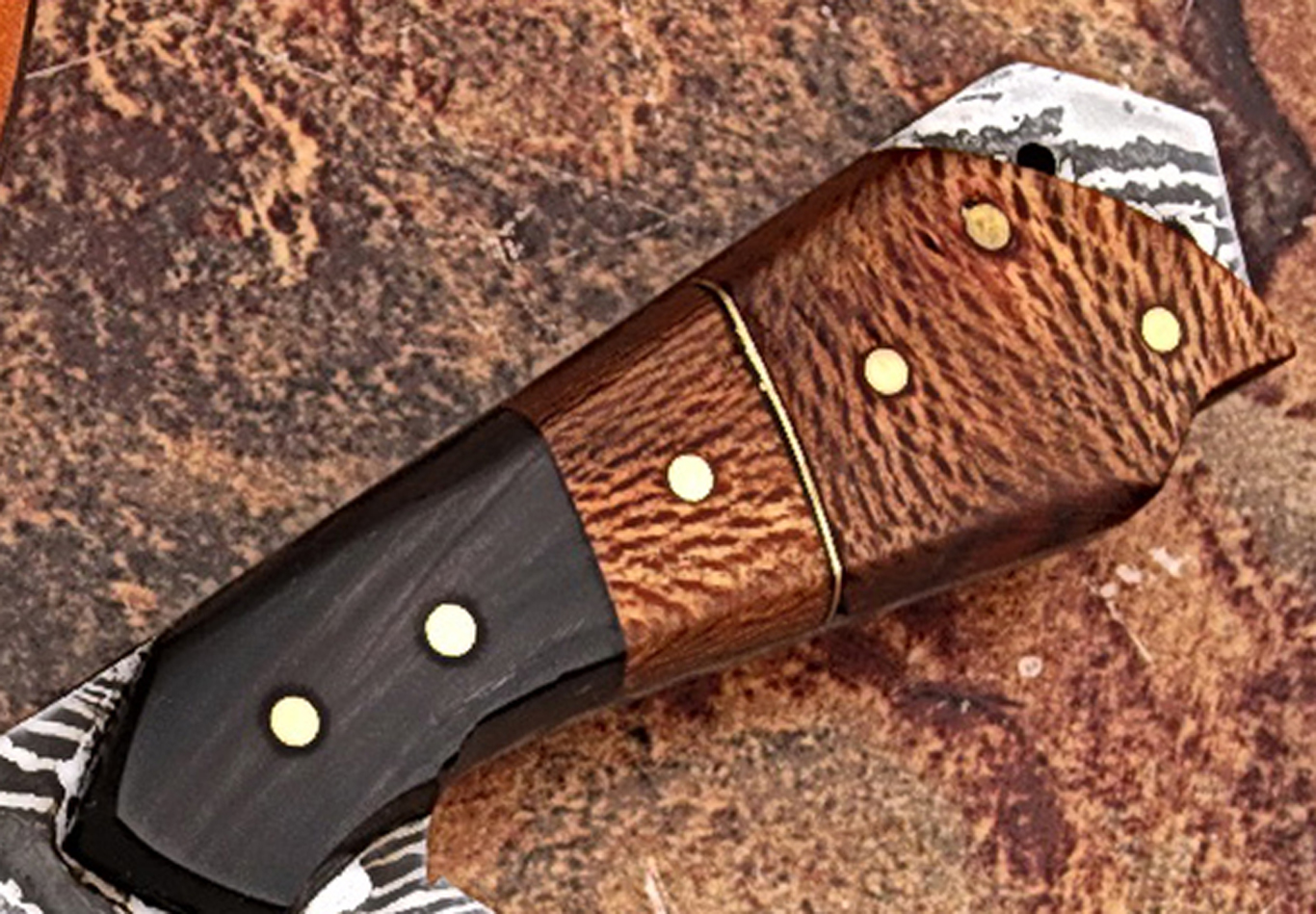 Damascus steel hunting, camping & skinner knife with Buffalo Horn and Chinar Wood handle