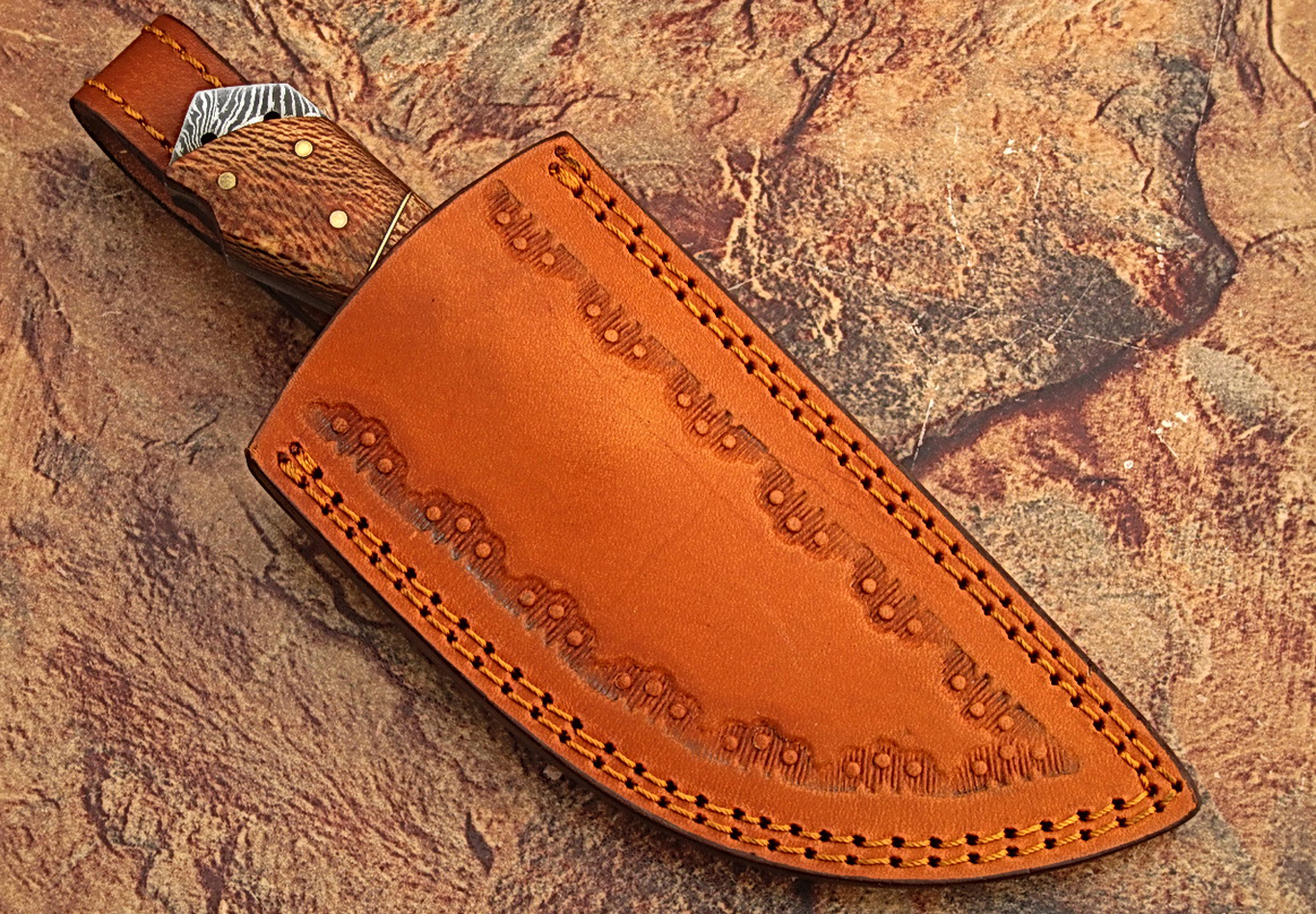 Damascus steel hunting, camping & skinner knife with Buffalo Horn and Chinar Wood handle