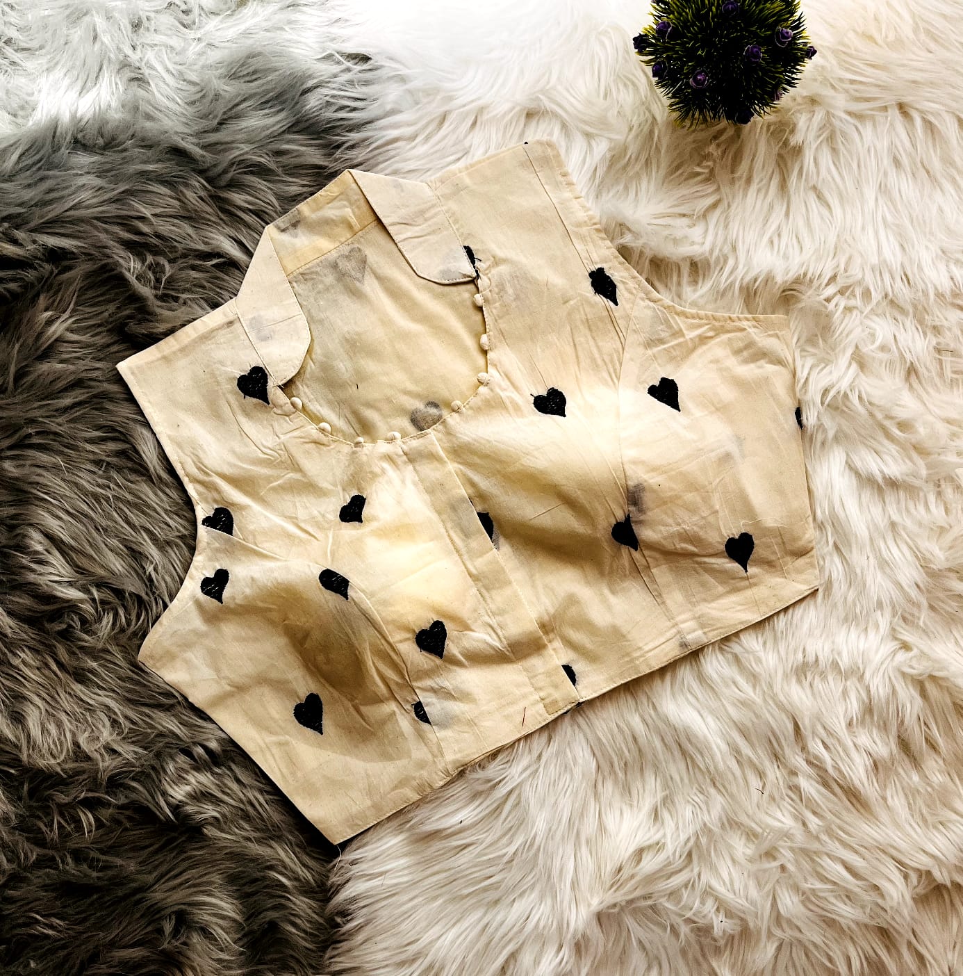Collared Sleeveless Blouse