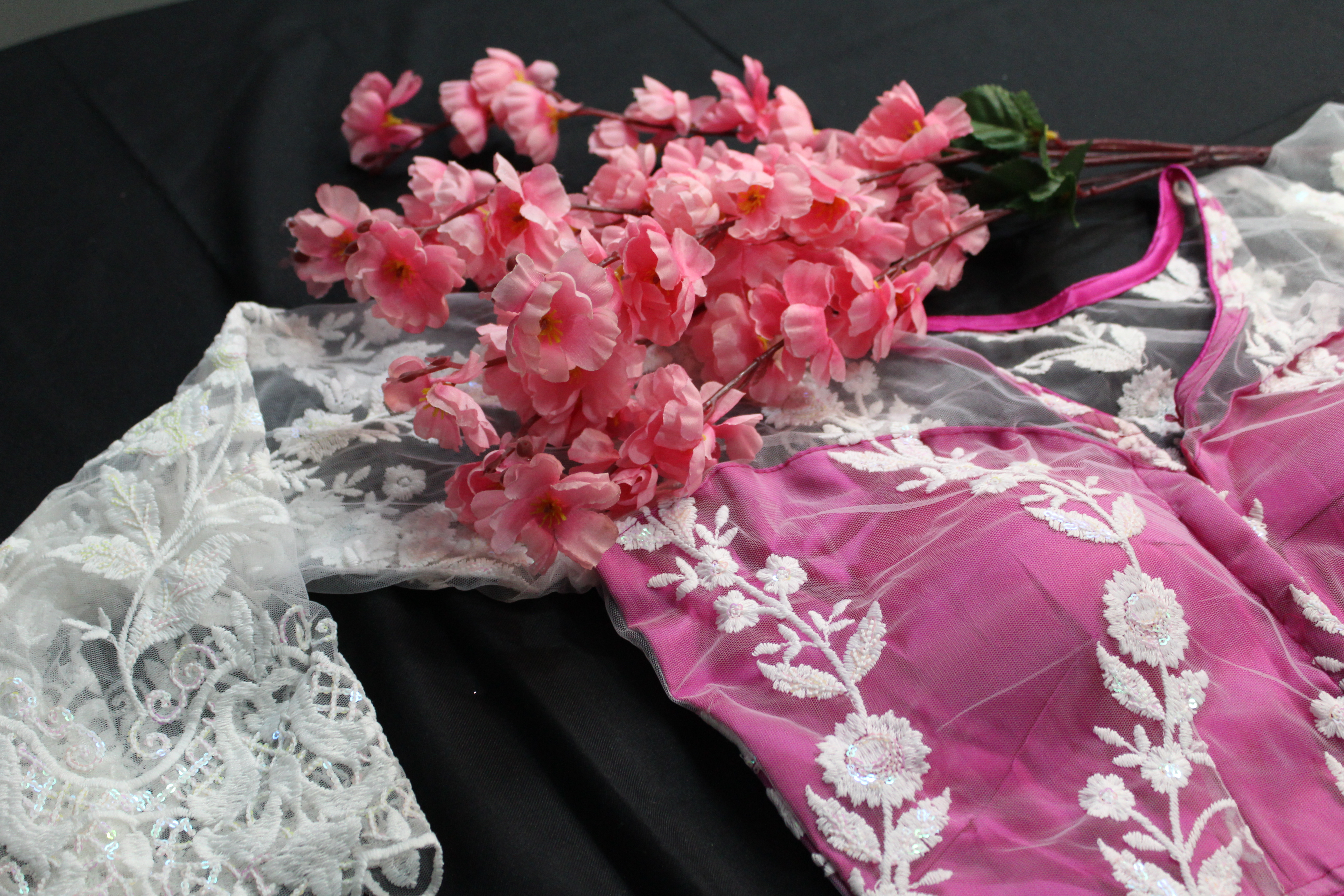 White and Pink Embroidery Blouse - Thumbnail 3