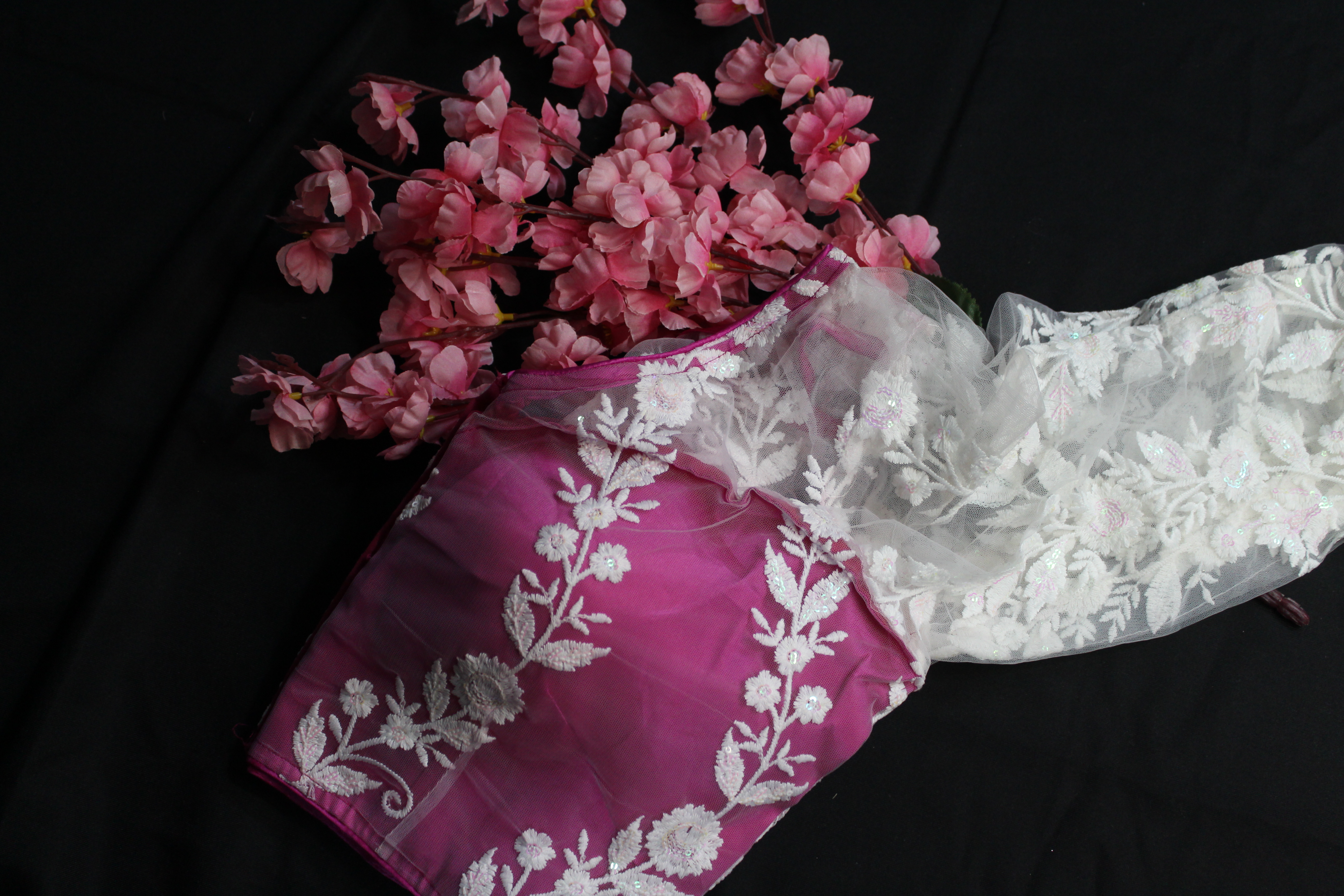 White and Pink Embroidery Blouse - Thumbnail 2