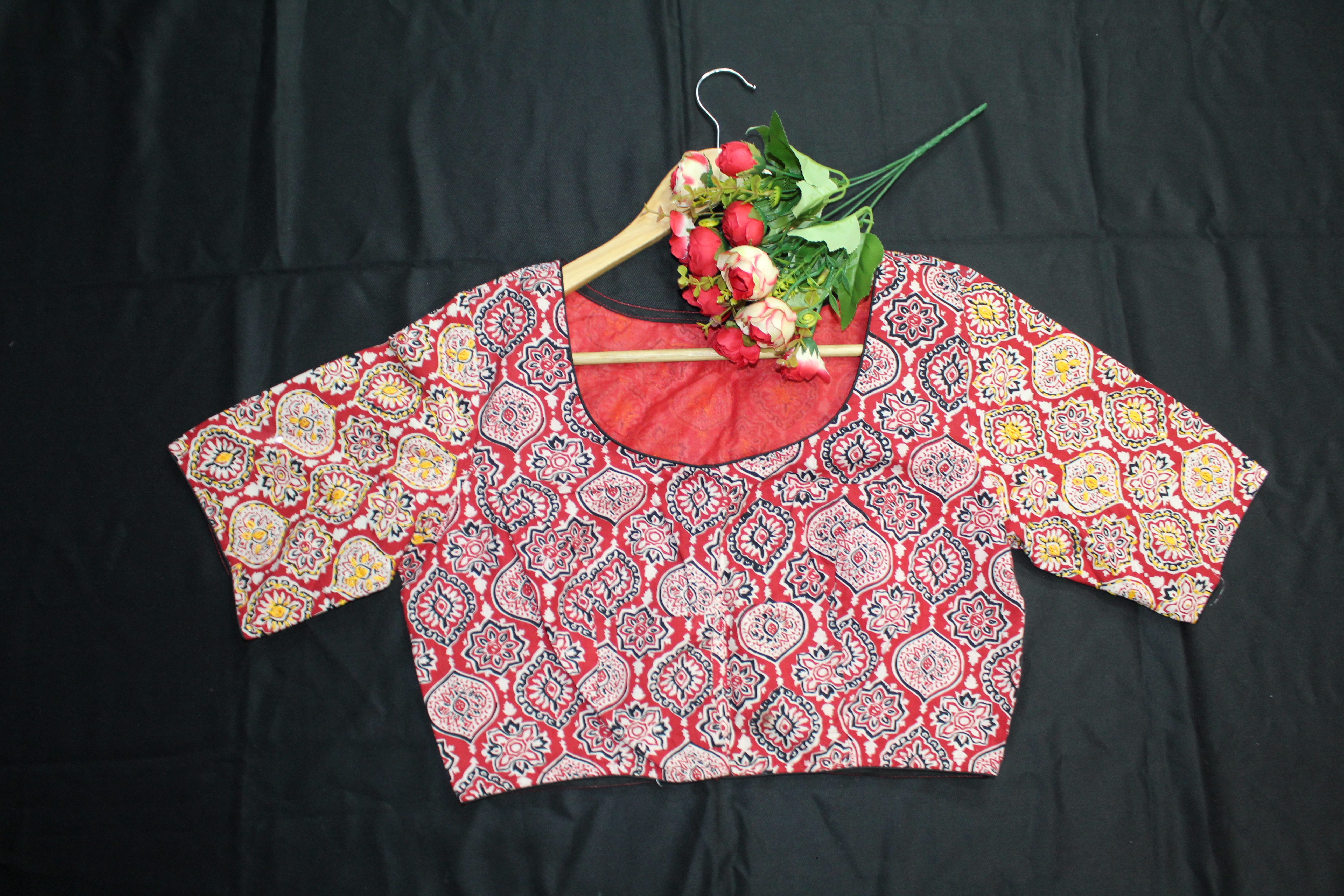 basic red blouse - Thumbnail 2
