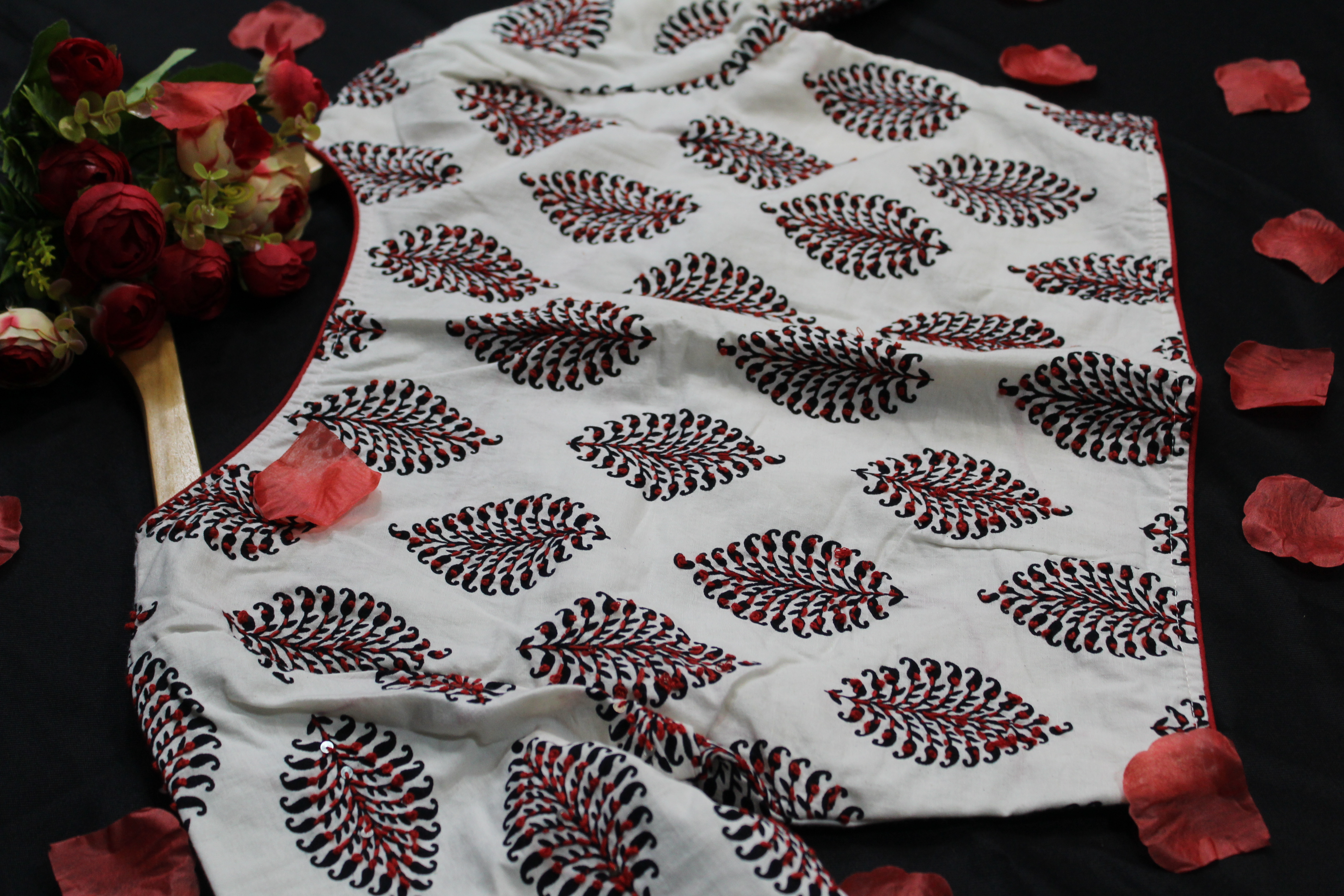 white and red blouse - Thumbnail 3