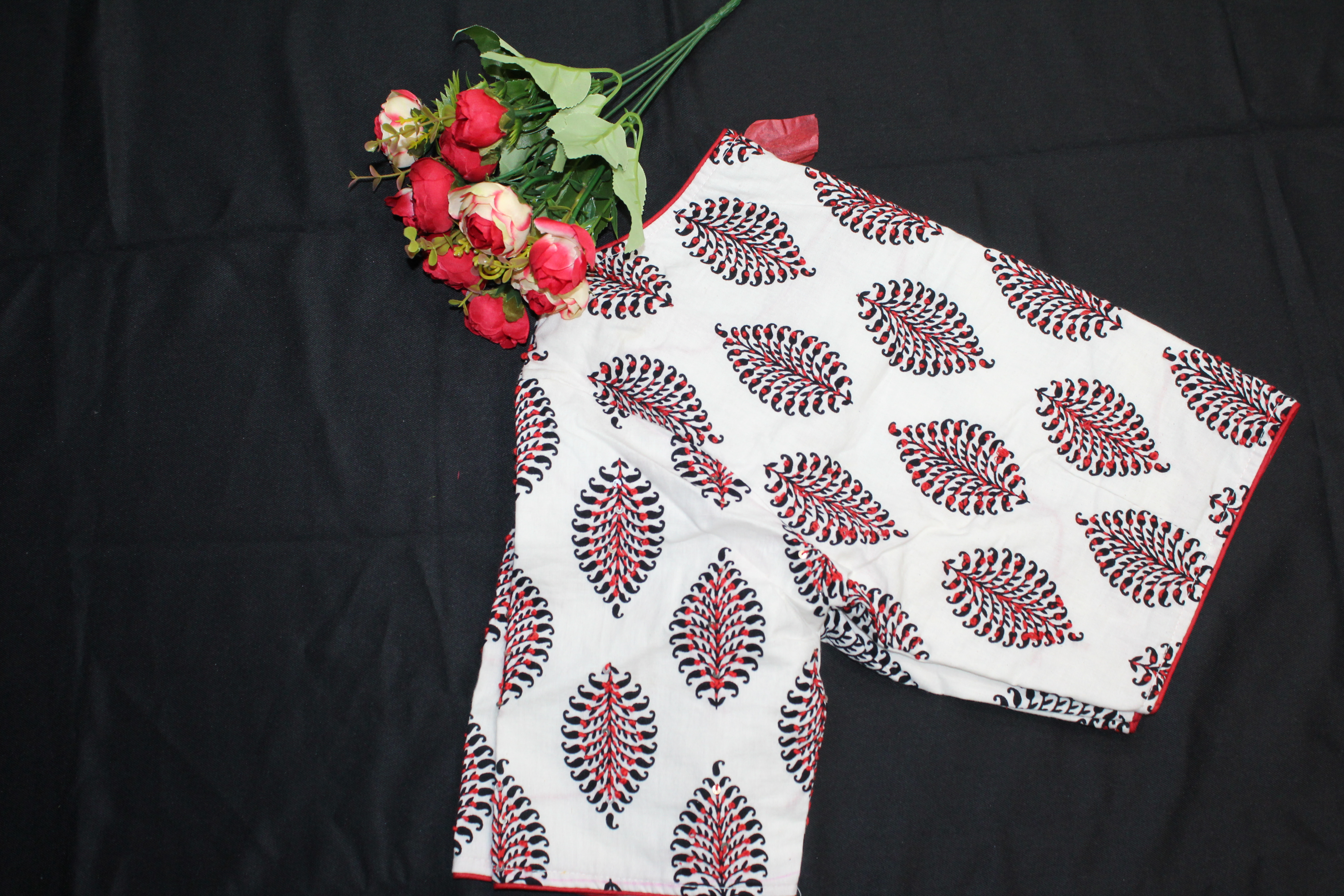 white and red blouse - Thumbnail 5