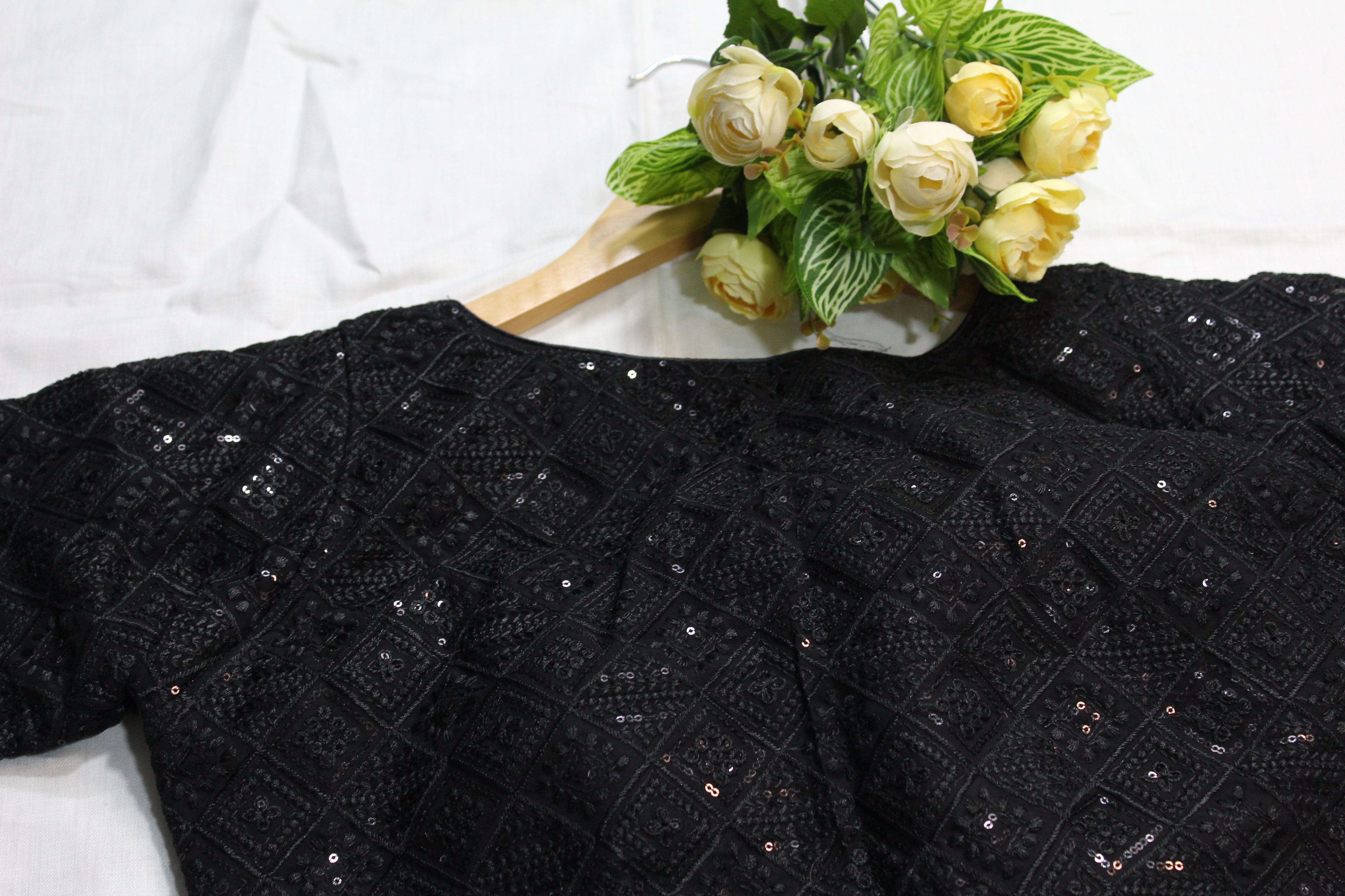black blouse - Thumbnail 5