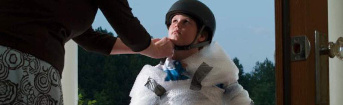 Le mamme di oggi distruggono i loro figli invece di renderli indipendenti?