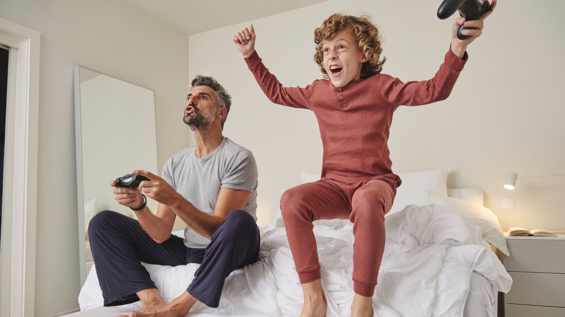 Mariti e Playstation: 4 utili consigli per mogli disperate