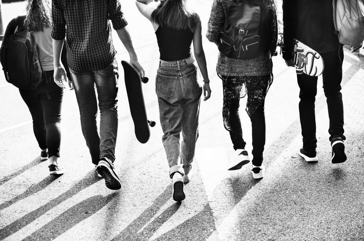 VESTITI DI TE: L’ABBIGLIAMENTO COME ESPRESSIONE DELL’ADOLESCENZA, TRA IDENTITÀ, GRUPPO E LIBERTÀ