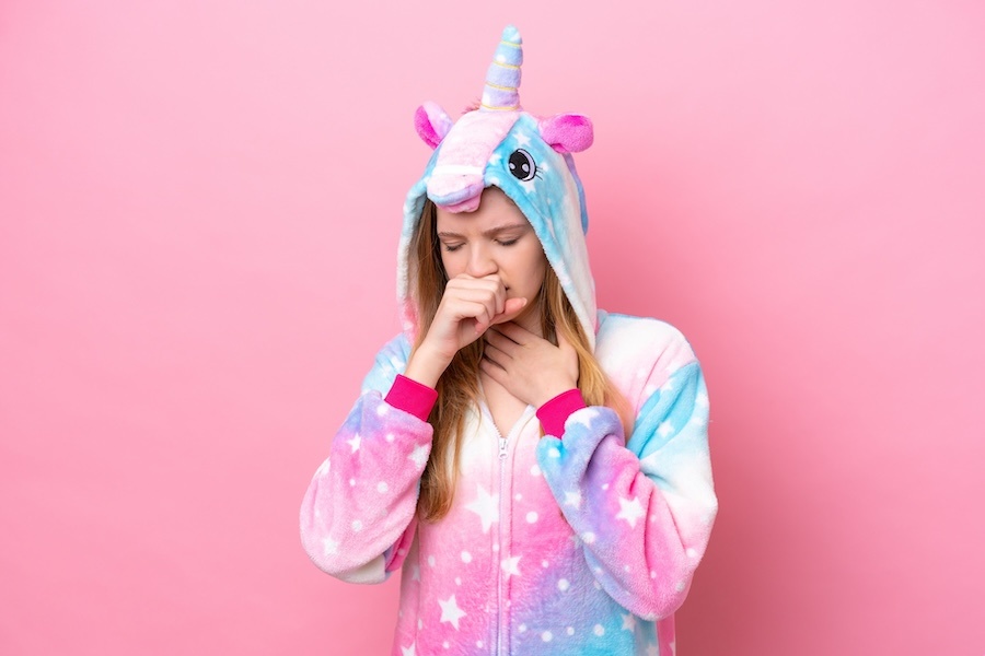 Mijn puber ziet er ‘raar’ uit: wat die look eigenlijk betekent (en hoe je als ouder overleeft)