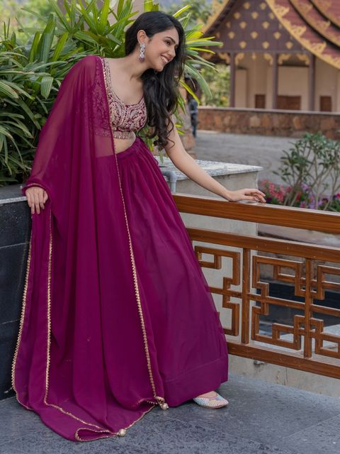 HOUSE OF JAMOTI Handwork Embellished Blouse Lehenga (Set of 3) preview