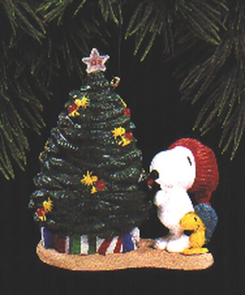 Snoopy and Woodstock Decorate the Tree