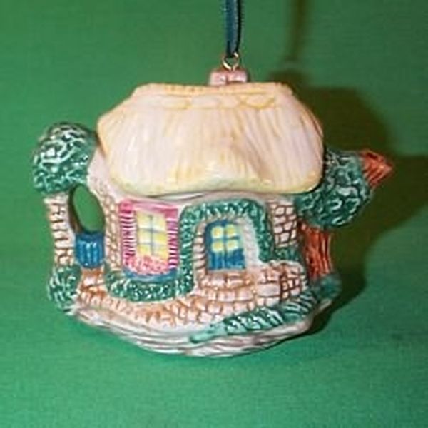 Cozy Cottage Teapot