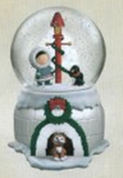 Frosty Friends Snow Globe