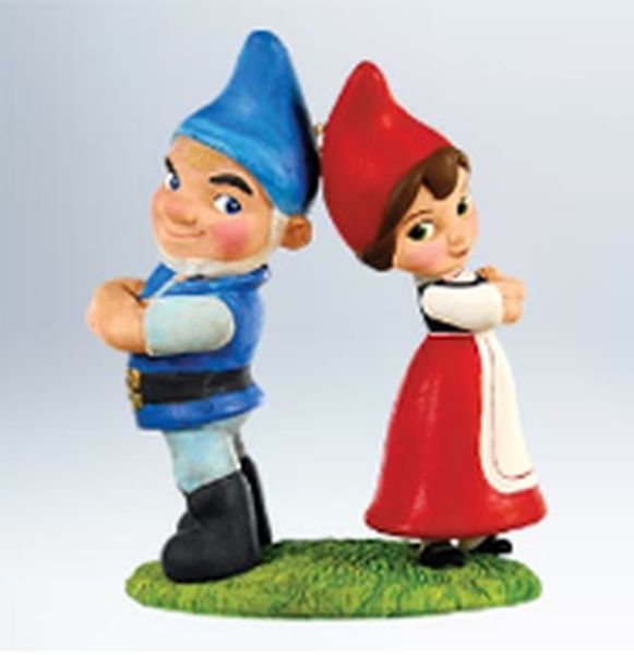 Love on the Lawn Gnomeo & Juliet