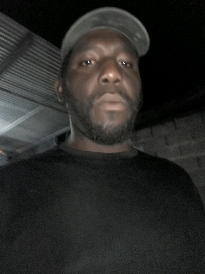 Meet jevon julien  with Yuyyu.com