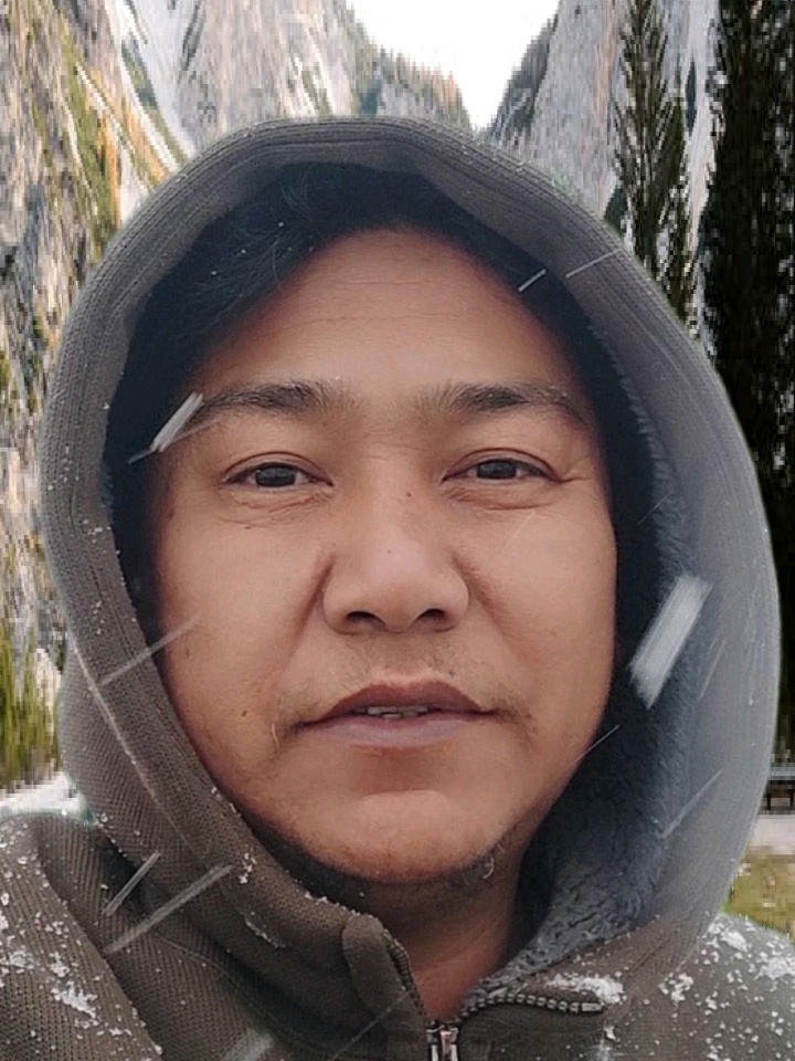 Meet ngawang tharchin  with Yuyyu.com