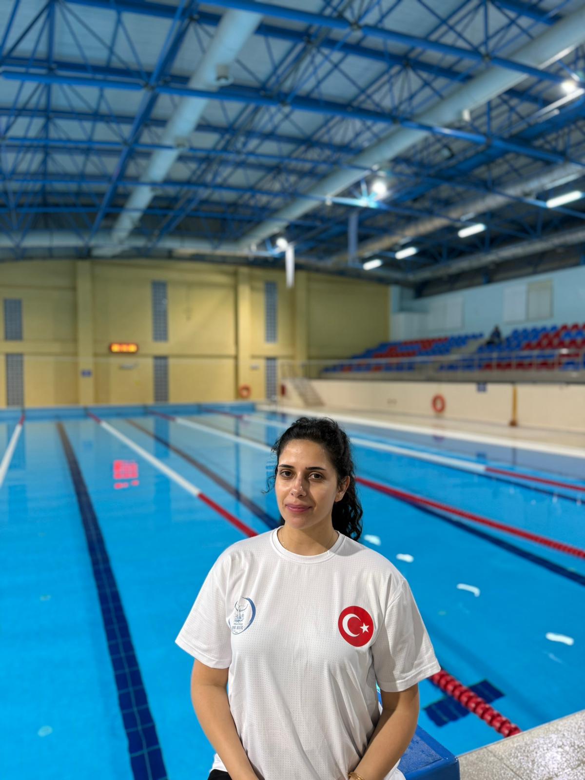Elif Özdilli - Yüzme Antrenörü
