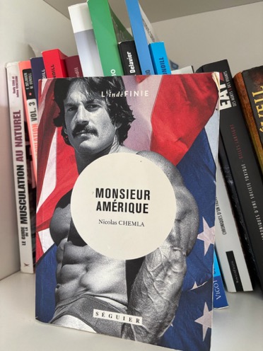 Livre Monsieur Amérique de Nicolas Chemla, avec Mike Mentzer en couverture