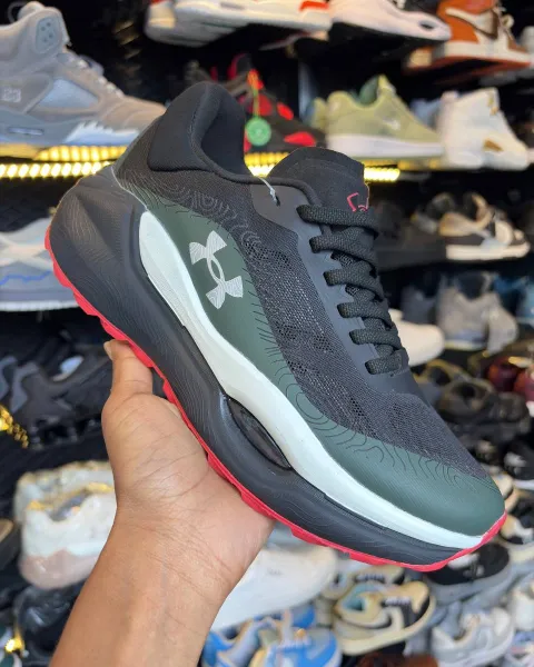UNDER ARMOUR