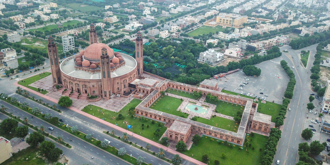 Lahore's Best Accommodation: Hotels vs. Zaha Vacation Homes