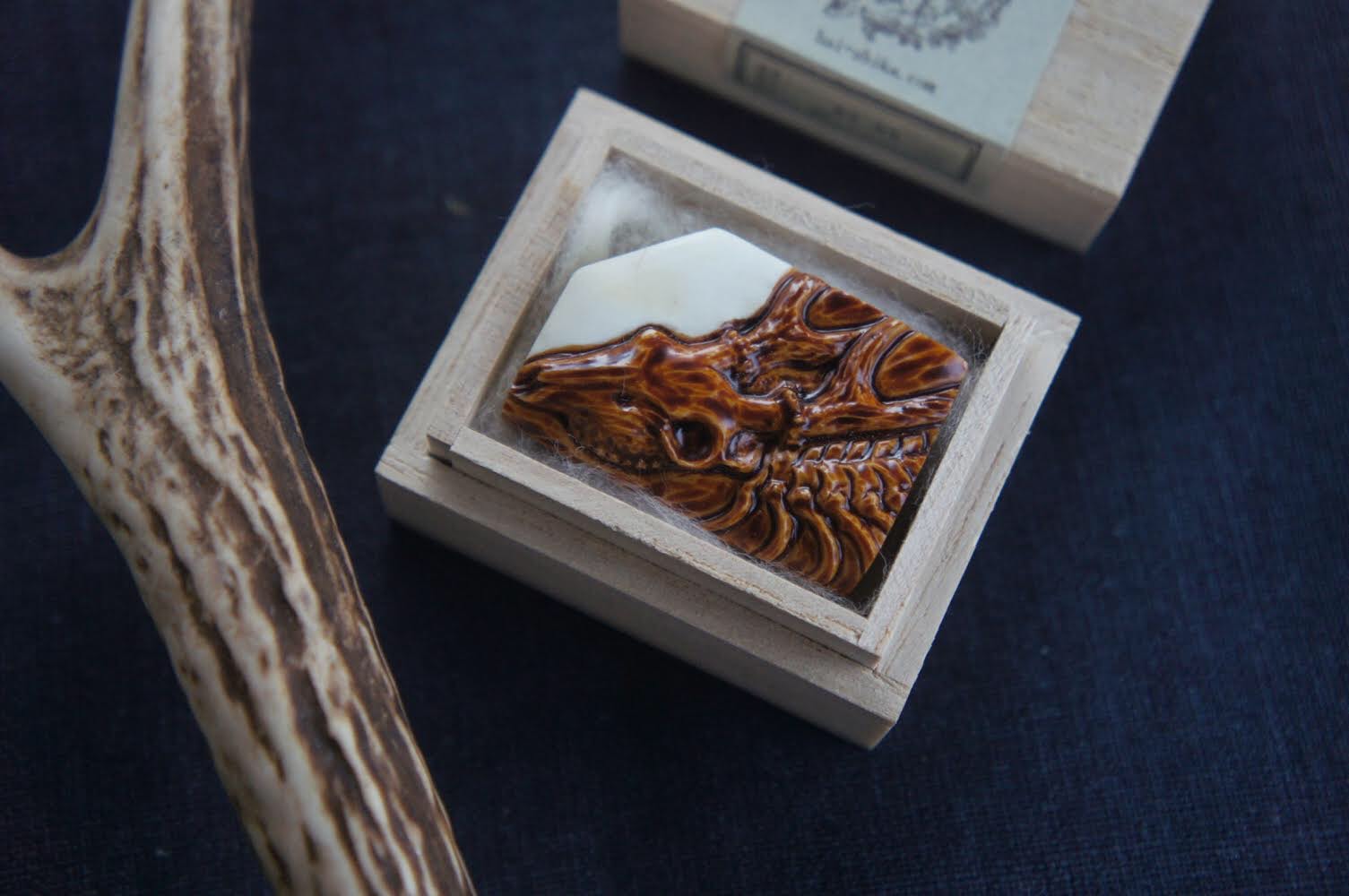 Deer antler chopstick rest “Hitomoshigoro”