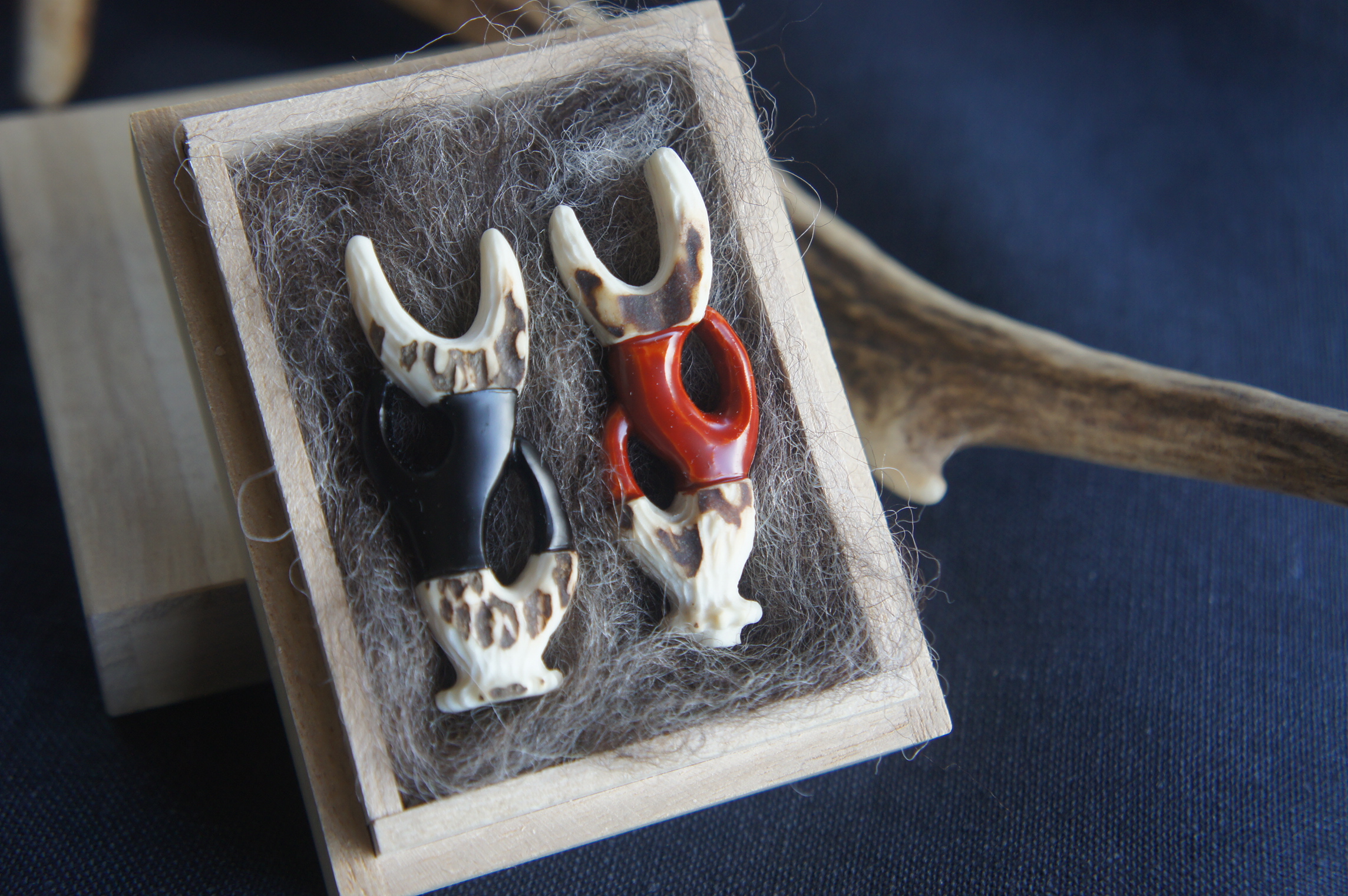 Deer antler chopstick rest “Kochikaze”
