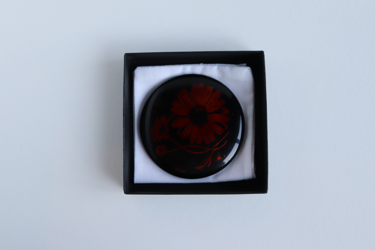 Lacquer hand mirror