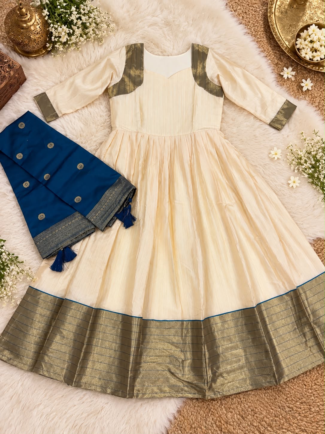 Regal Charm Contrasting Border Anarkali Set — photo 2