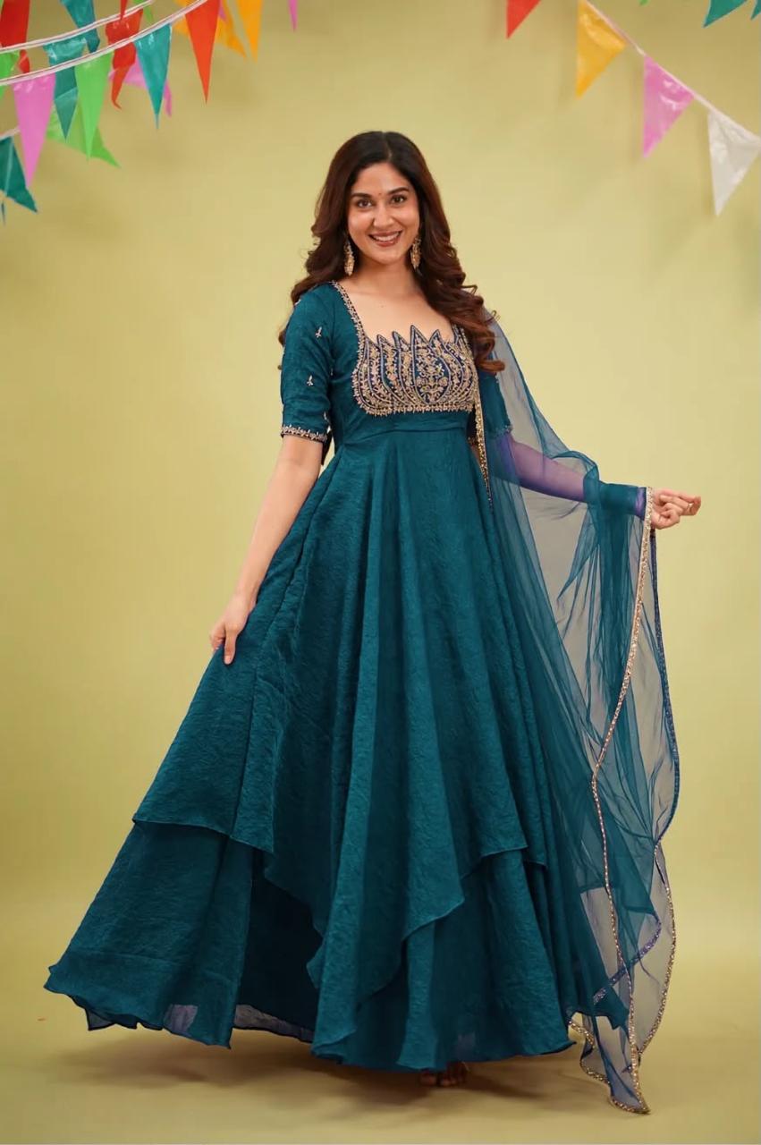 Elegant Aura Heavy Beadwork Fendy Crush Designer Gown Set