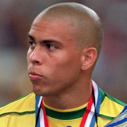 Kum zabi 21 chhunga striker tha ber Ronaldo Nazario
