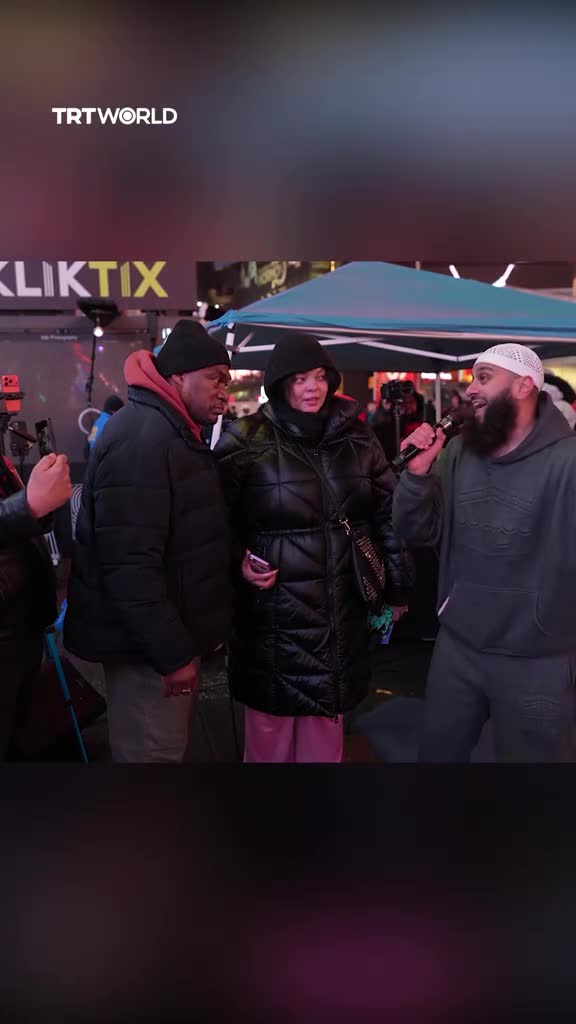 Two Americans Embrace Islam in Times Square